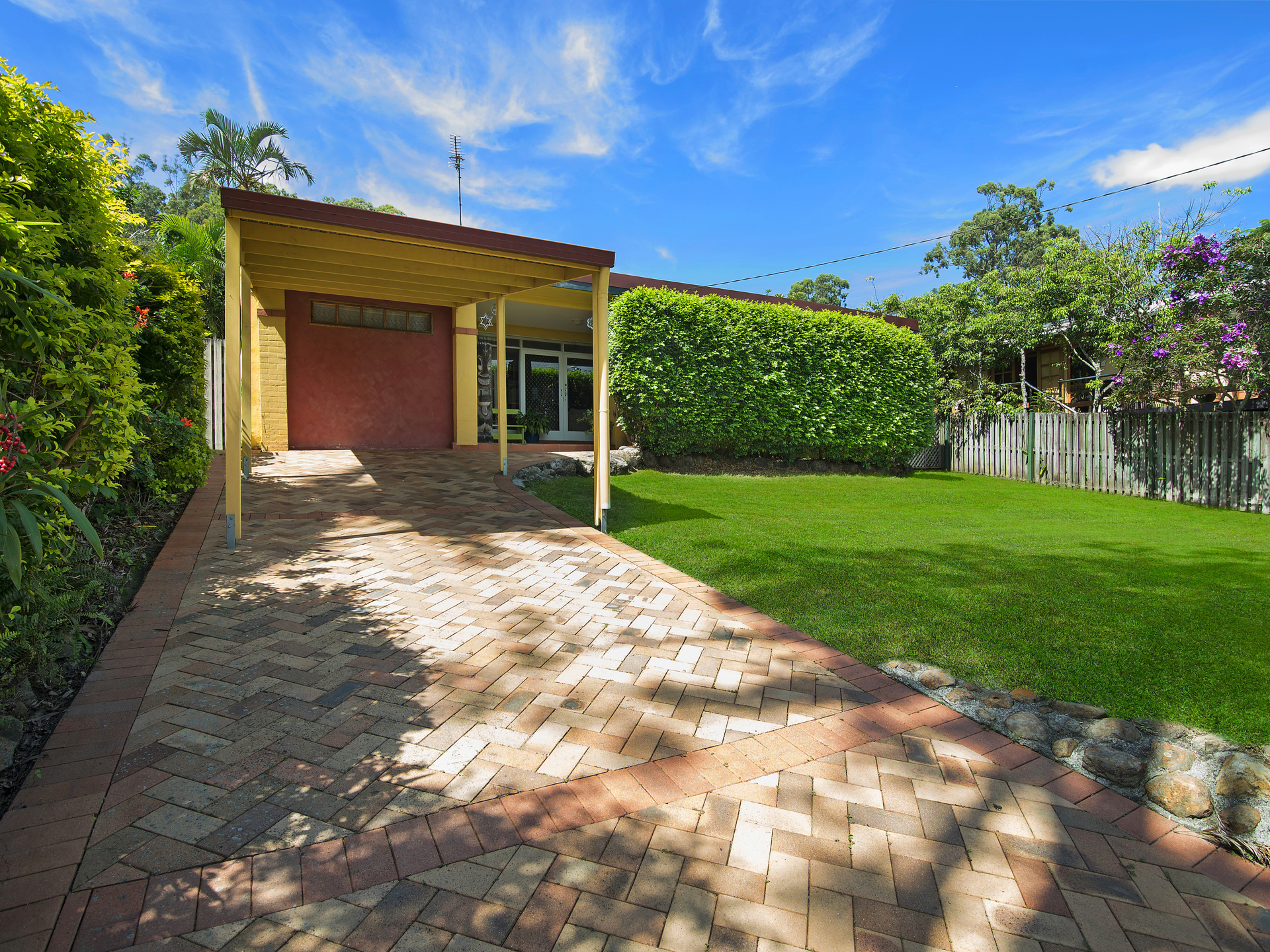 108 WEST BURLEIGH RD, BURLEIGH HEADS, 4220
