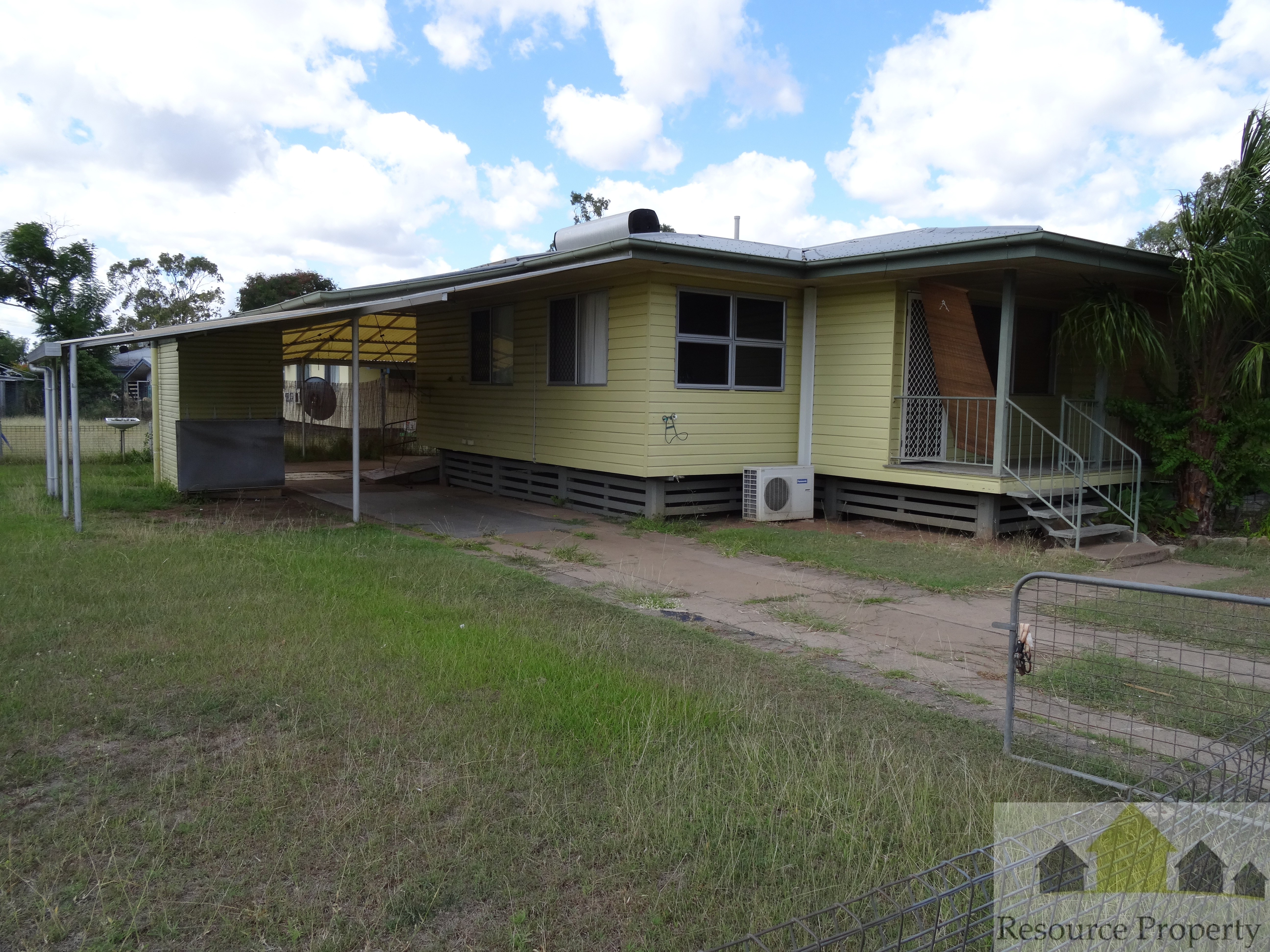 8 CRAWFORD ST, DYSART, 4745