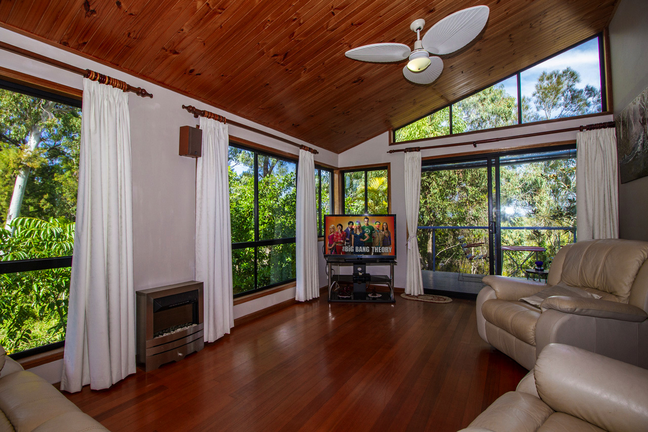 82 Treasure Island Ave Karragarra Island, 4184 2 Bedroom House for Sale