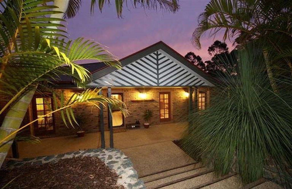 4 CORSO STREET, EATONS HILL, 4037