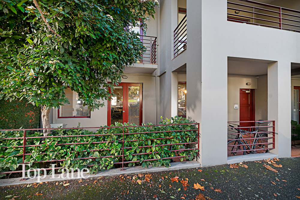 UNIT 1/8 CARLTON STREET, CARLTON, 3053