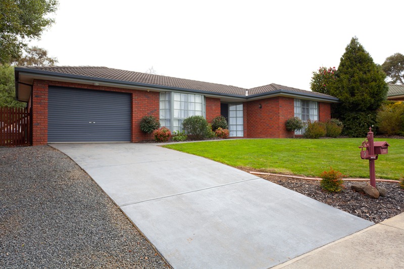 9 OUTLOOK DRIVE, DROUIN, 3818