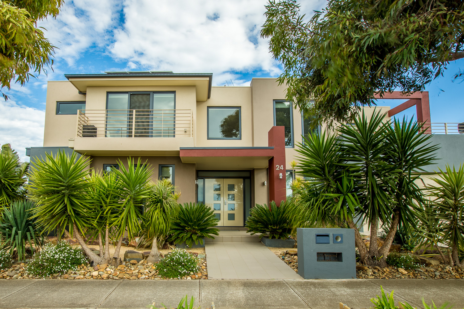 24 BROOKGLEN BOULEVARD, CAIRNLEA, 3023