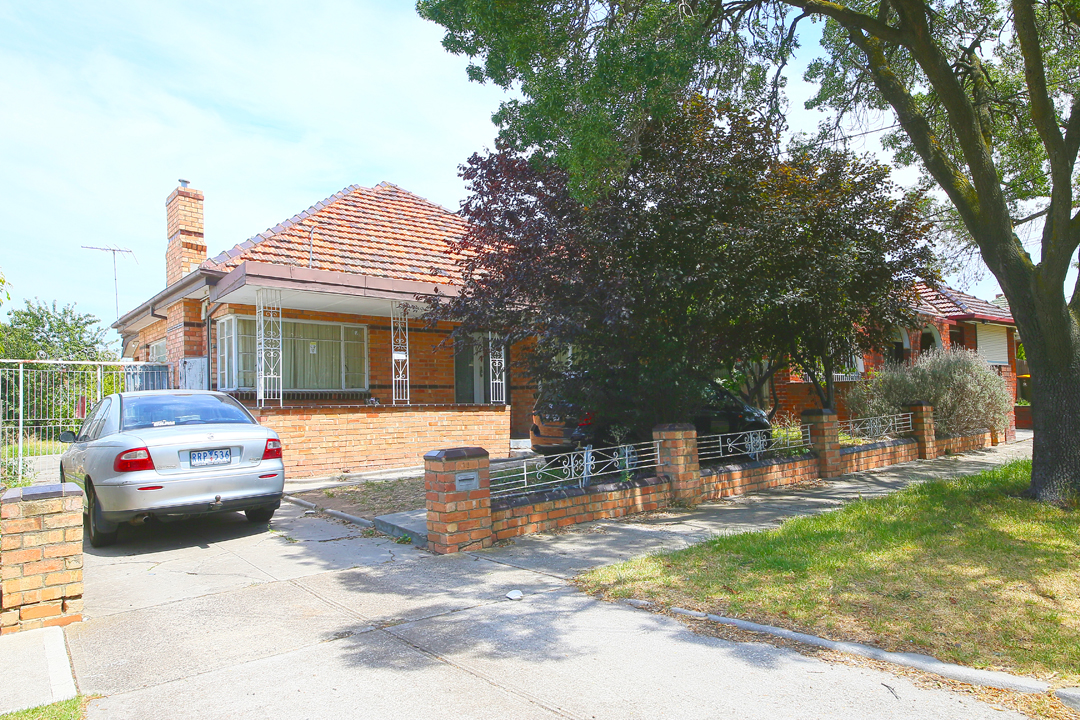 11 ARMSTRONG STREET, SUNSHINE, 3020