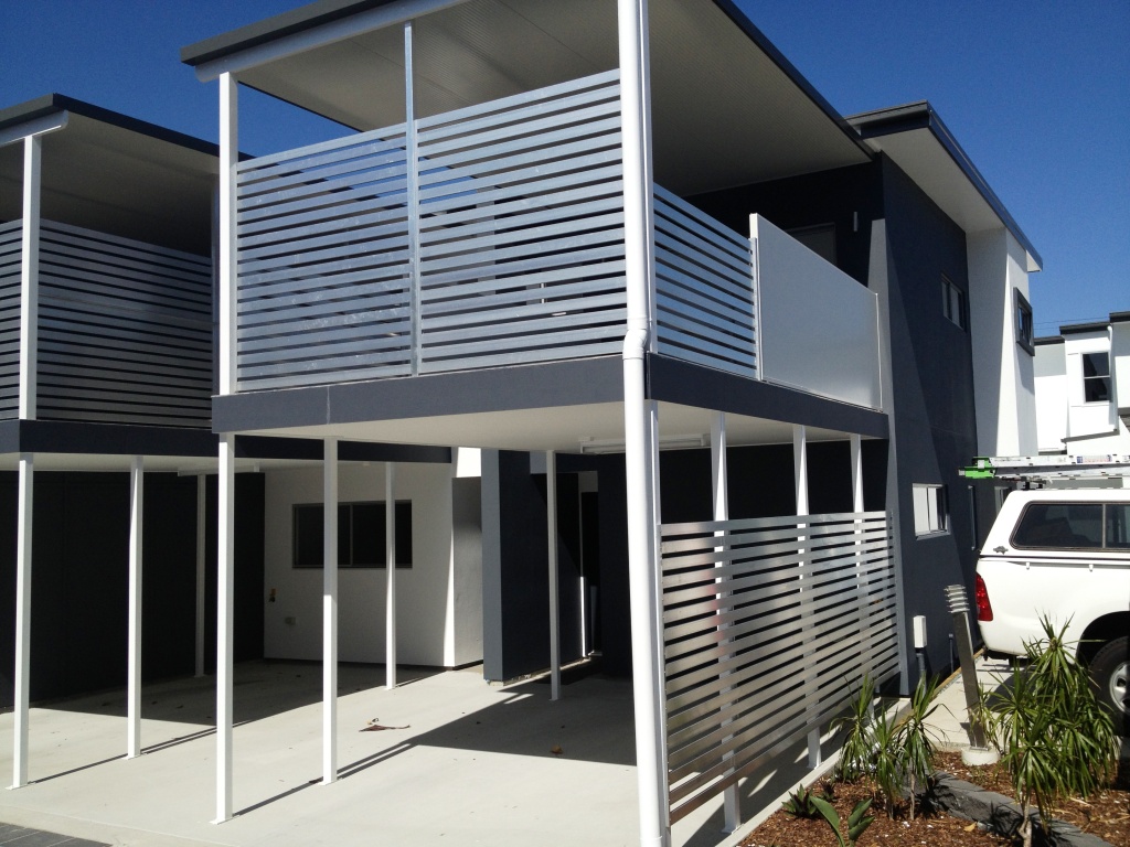 101 JONES RD , CARINA HEIGHTS, 4152