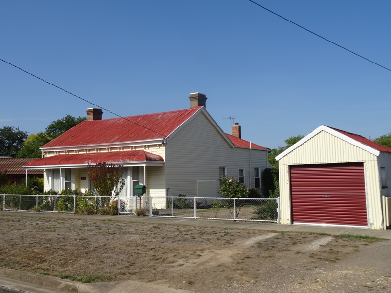 35 LAWRENCE STREET, BEAUFORT, 3373
