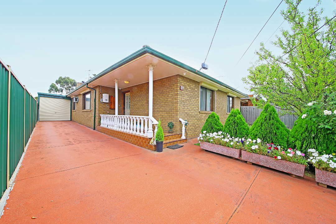 37 BERNBANKS AVE, ST ALBANS, 3021