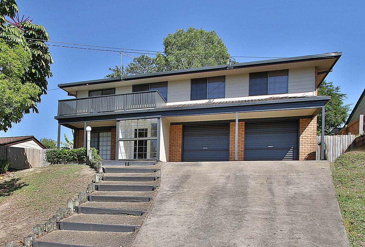 8 BELMORE DRIVE, ROCHEDALE SOUTH, 4123
