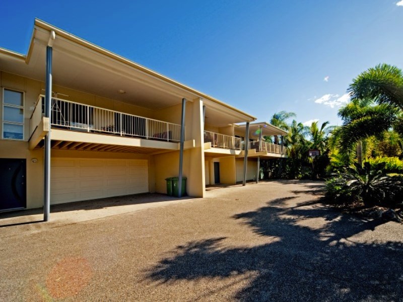 UNIT 8/21 SHUTE HARBOUR RD, CANNONVALE, 4802