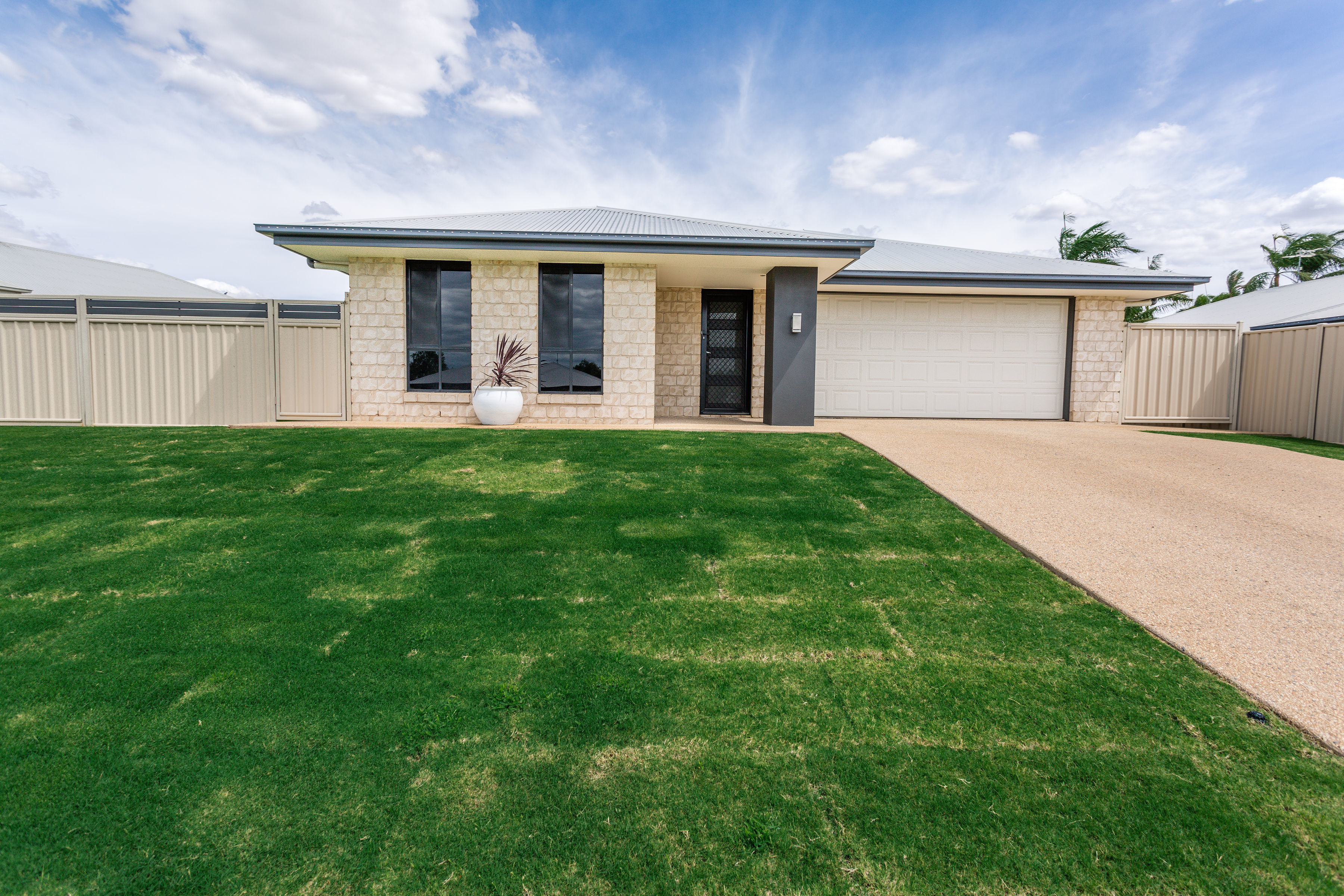 17 BERTHUN ST, EMERALD, 4720