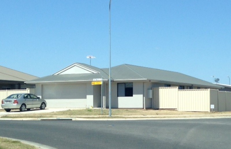 2 EASTON STREET, EMERALD, 4720