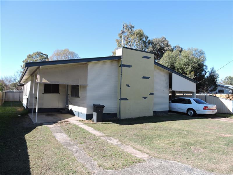 24 WATTLE AVE, WARWICK, 4370