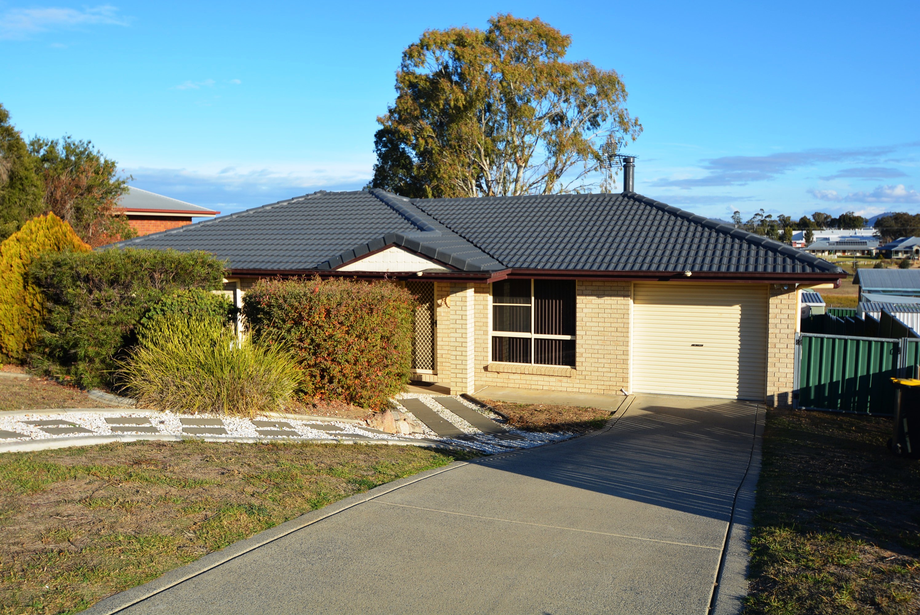 27 WALKER ST, WARWICK, 4370
