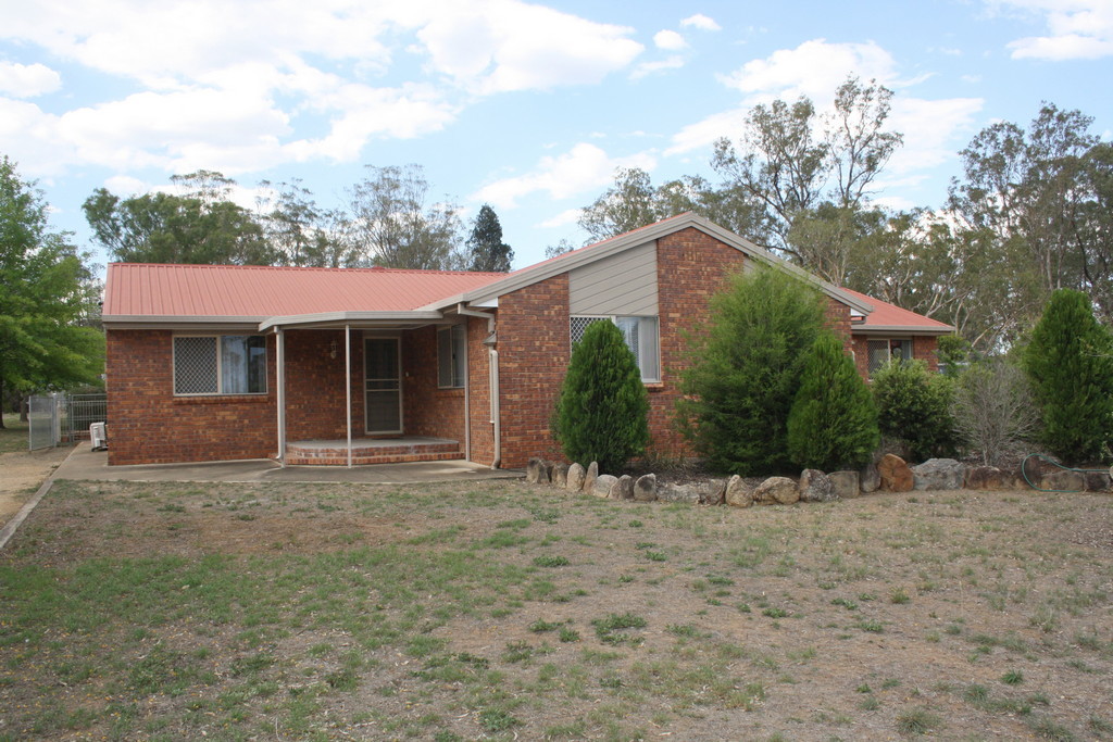 15 BROWN ST, WARWICK, 4370