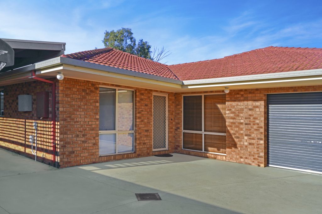 2/6 HOMEWOOD DR, MOOROOPNA, 3629